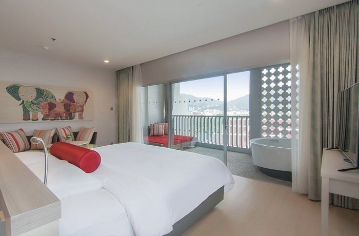 Ramada by Wyndham Phuket Deevana Patong — Guest room