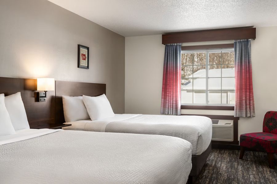 Ramada by Wyndham Richland Center — Guest room