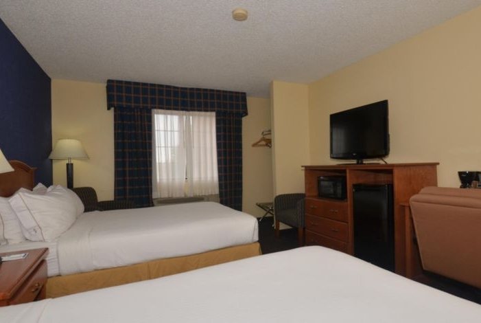 Ramada by Wyndham Santa Fe — Guest room