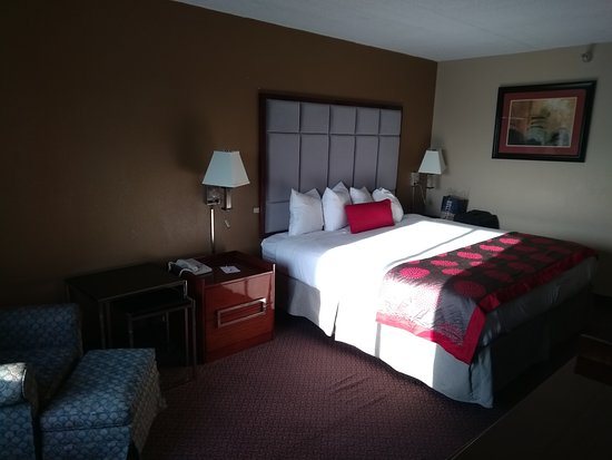 Ramada by Wyndham Sioux City — Guest room
