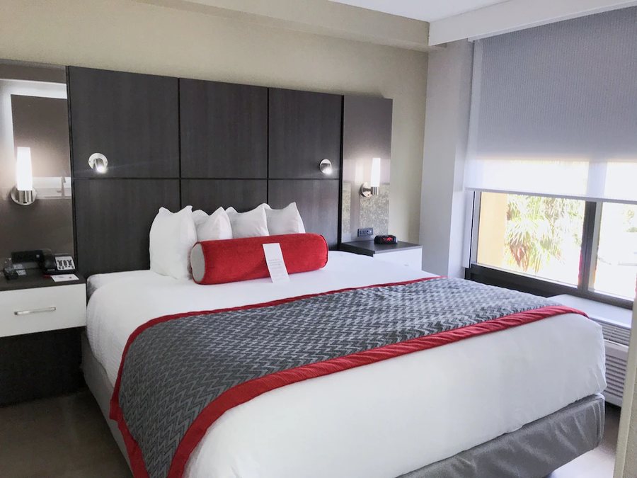 Ramada by Wyndham Suites Orlando Airport — Guest room
