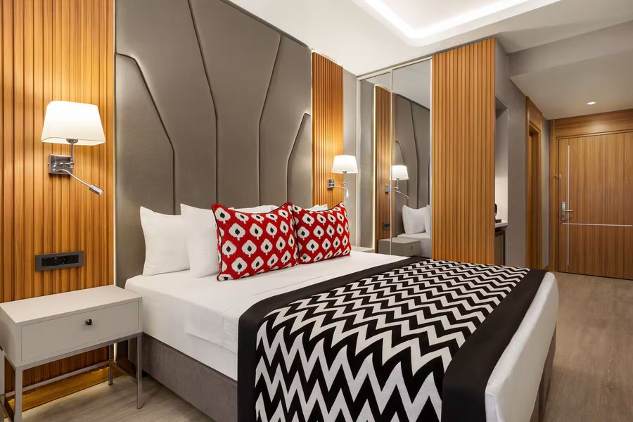 Ramada Hotel Suites by Wyndham Istanbul Sisli Istanbul — Guest room