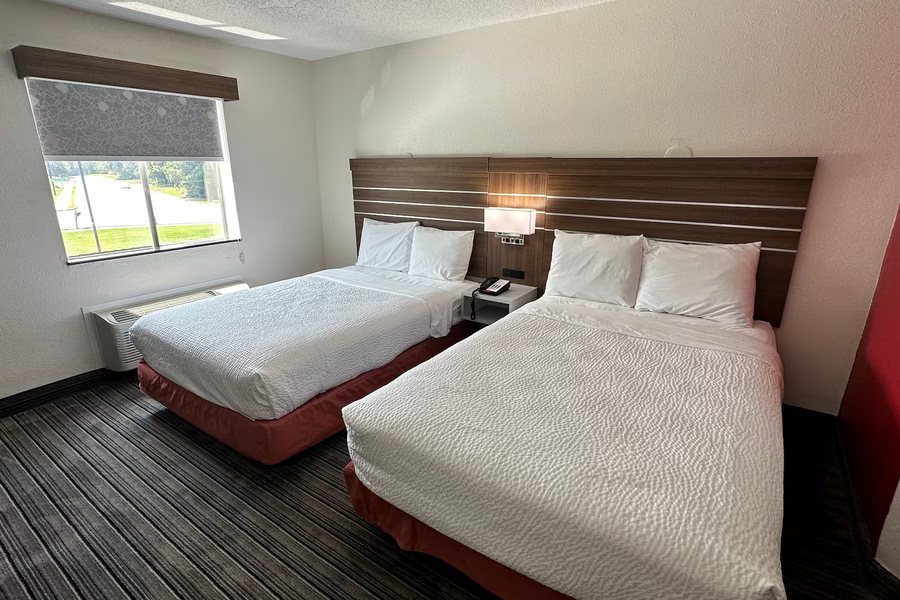Ramada Limited Atlanta — Guest room