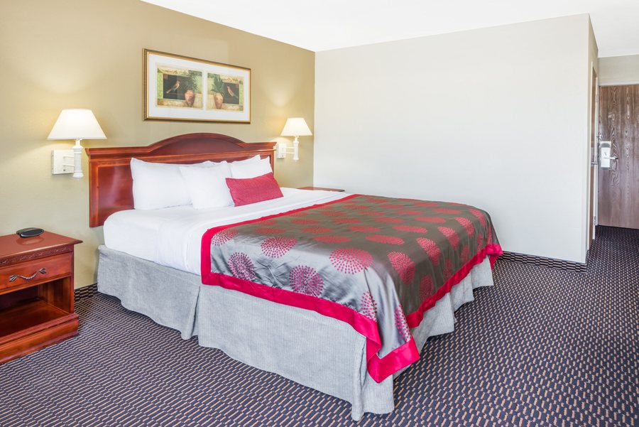 Ramada Limited Columbia — Guest room