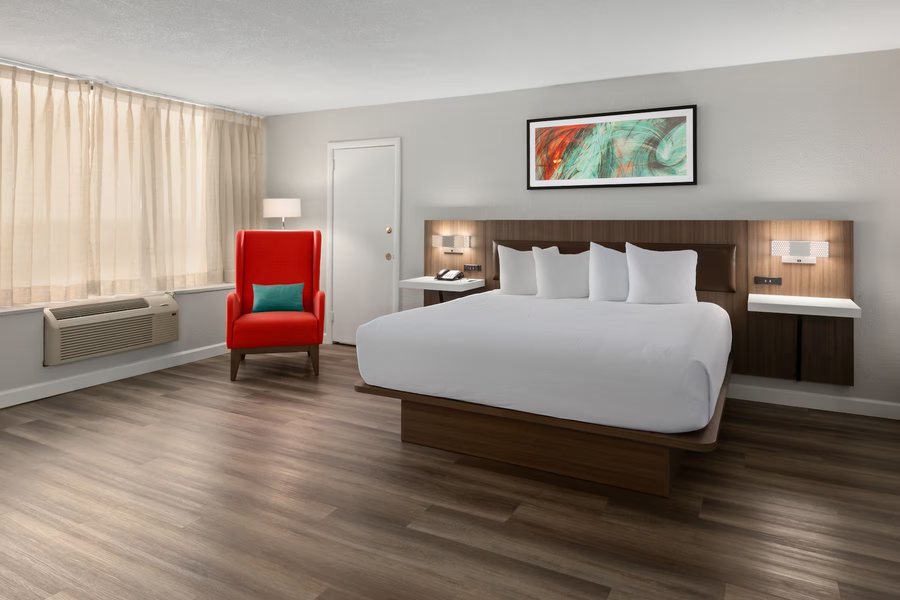 Ramada Limited Norfolk — Guest room