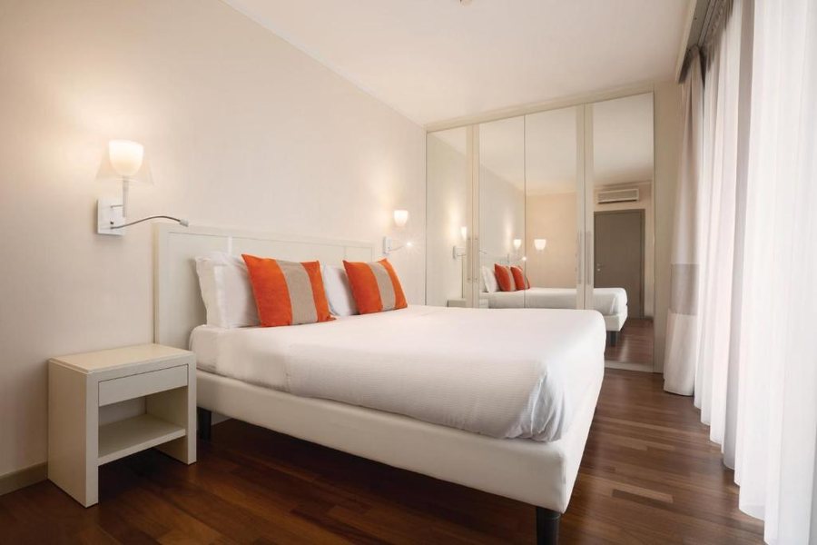 Ramada Plaza by Wyndham Milano — Guest room
