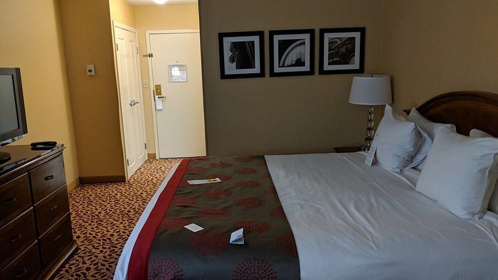 Ramada Plaza Conf Center by Wyndham Fort Wayne — Guest room