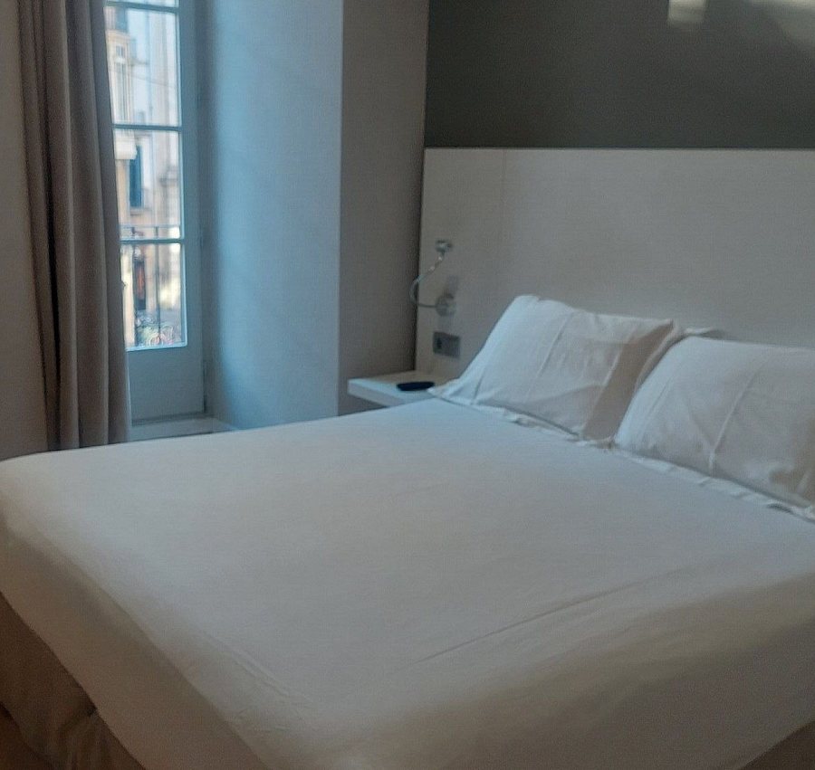 Rambla 102 Apartments Barcelona Catalonia — Guest room