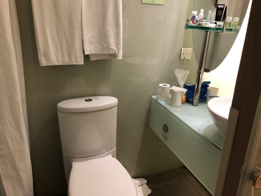Rambler Oasis Hotel — Bathroom