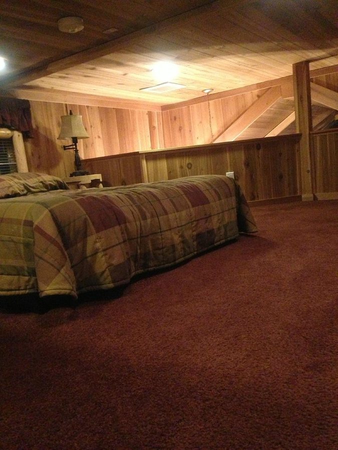 Ramblin Redwoods Campground and RV Park — Guest room