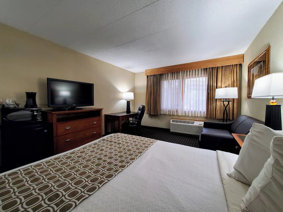 Ramkota Hotel — Guest room