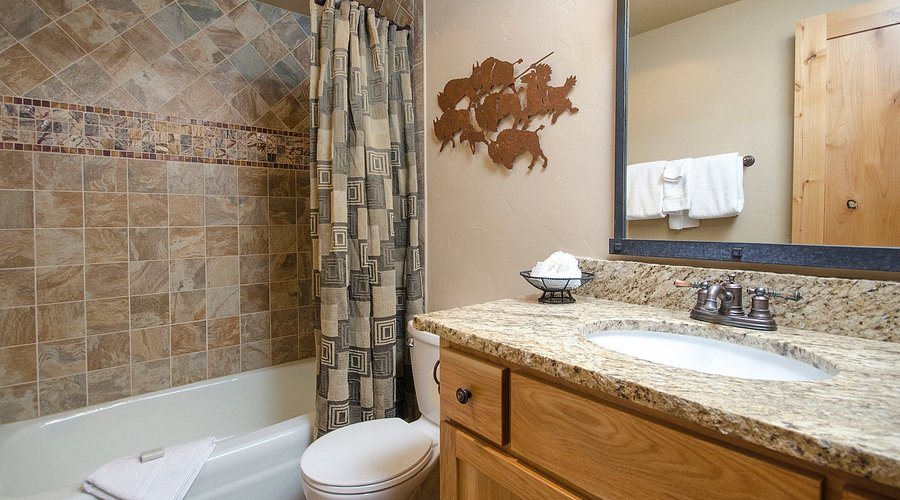 Ranch at Steamboat by Mountain Resorts — Bathroom
