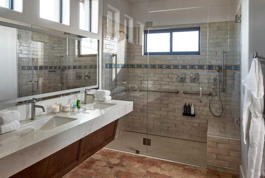 Rancho De Los Caballeros — Bathroom