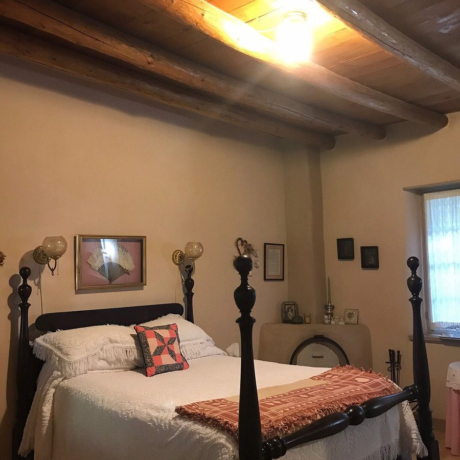 Rancho Nambe — Guest room