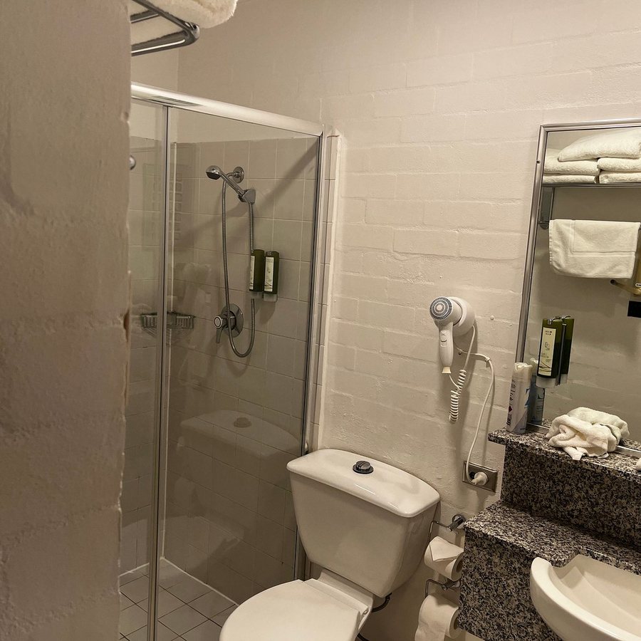 Range Country Lodging — Bathroom