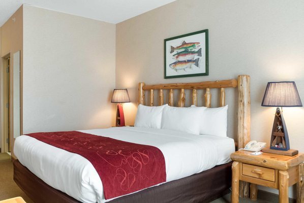 Rapid River Lodge — Guest room