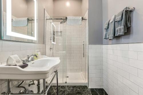 Rathbone Mansions — Bathroom