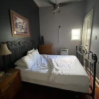 Rathbone Mansions — Guest room