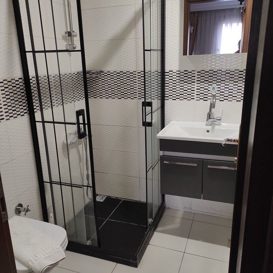 Raymond Hotel Istanbul — Bathroom