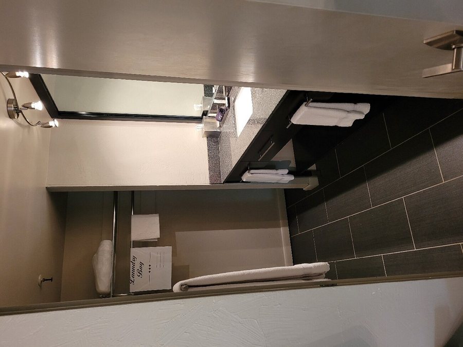 Red Apple Inn and Country Club — Bathroom