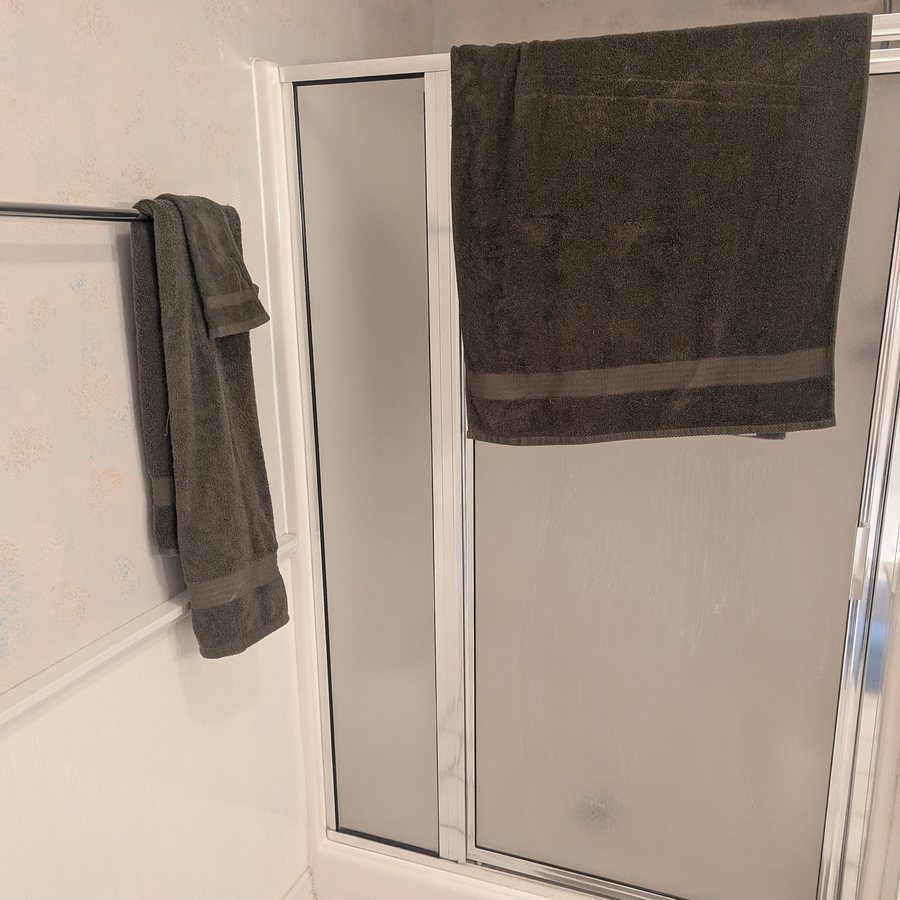 Red Barn Village Bed and Breakfast Clarks Summit Pennsylvania — Bathroom