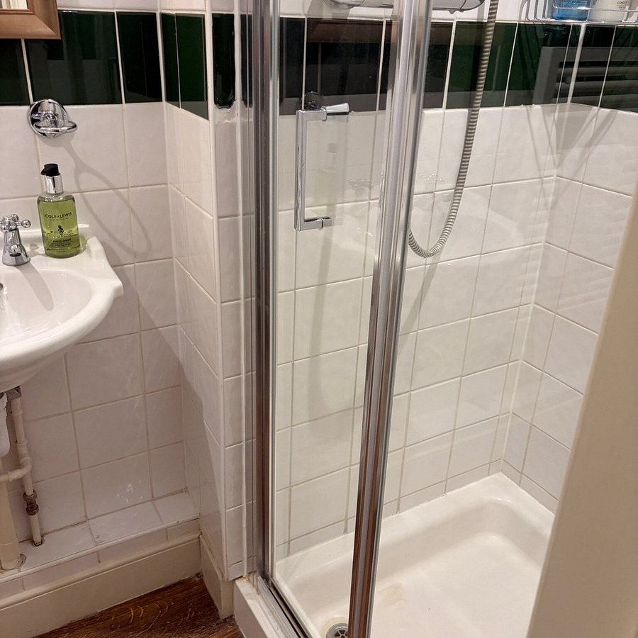 Red Bear Inn — Bathroom