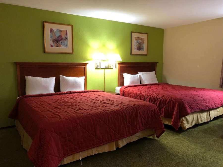 Red Bluff Cottage — Guest room