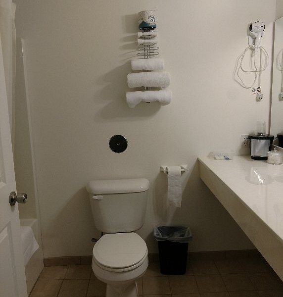 Red Bud Country Inn — Bathroom