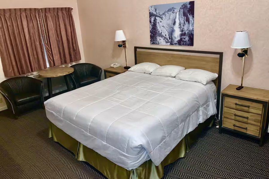 Red Bud Lodge — Guest room