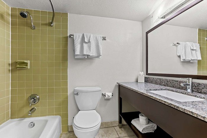 Red Butte Ranch Lodging LLC — Bathroom