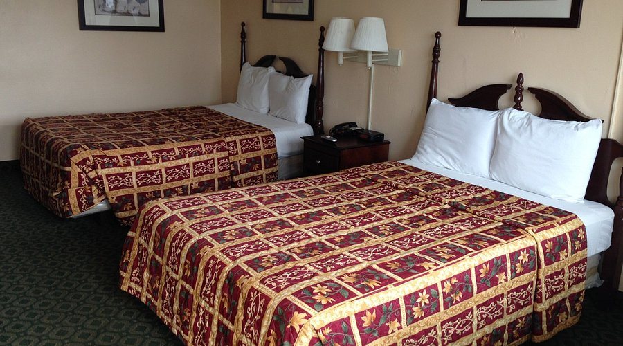 Red Carpet Inn Hot Springs — Guest room