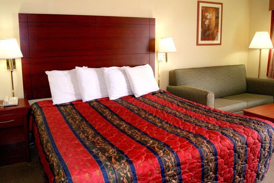 Red Carpet Inn Natchez — Guest room