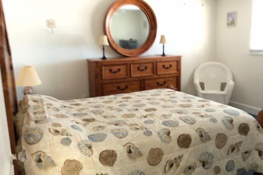 Red Coconut RV Park — Guest room