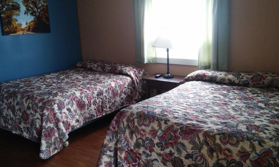 Red Eagle Motel — Guest room