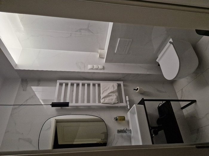 Red Kurka Apartments — Bathroom