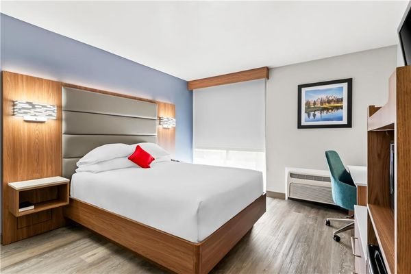 Red Lion Hotel Conference Center Cheyenne — Guest room