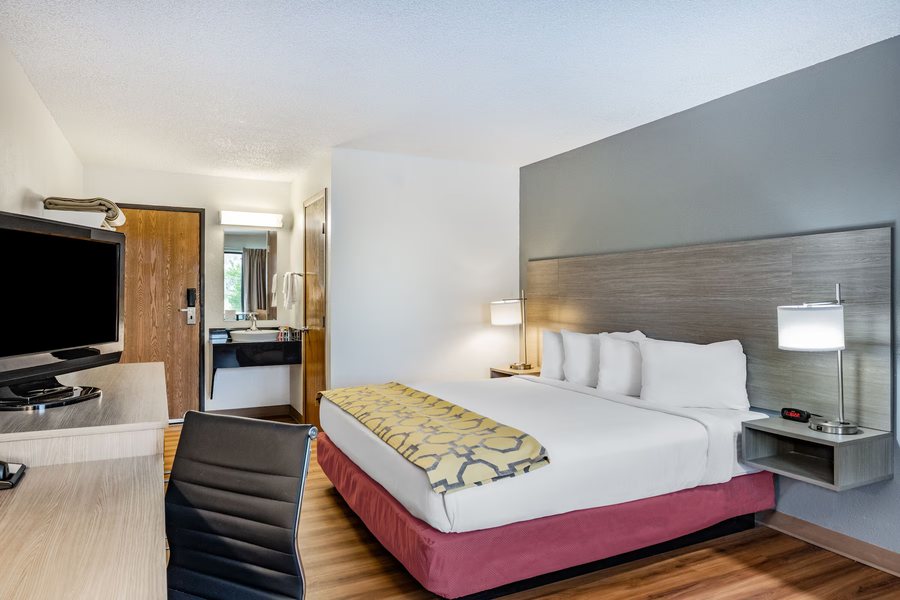 Red Lion Hotel Gillette — Guest room