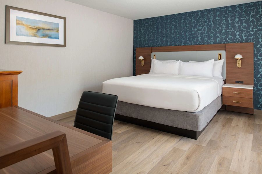Red Lion Hotel Port Angeles Harbor — Guest room
