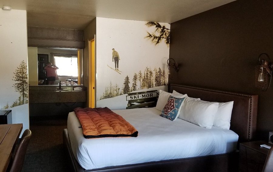 Red Lion Inn Suites Deschutes River Bend — Guest room