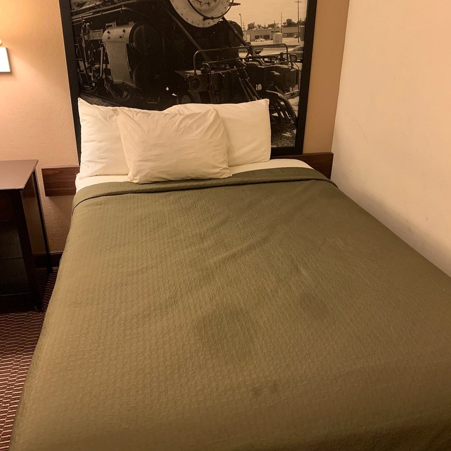 Red Lion Inn Suites Junction City — Guest room
