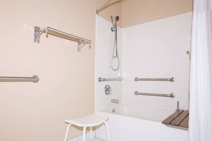 Red Lion Inn Suites McMinnville — Bathroom