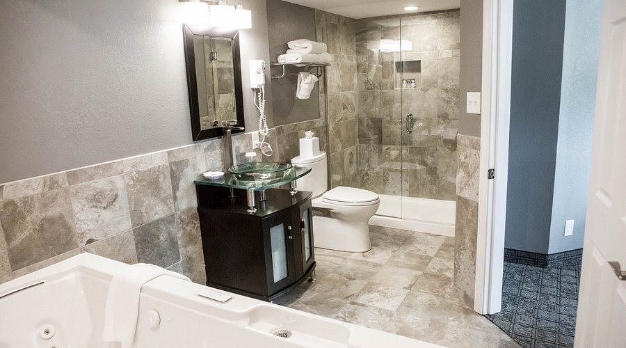 Red Lion Inn Suites Urbana — Bathroom