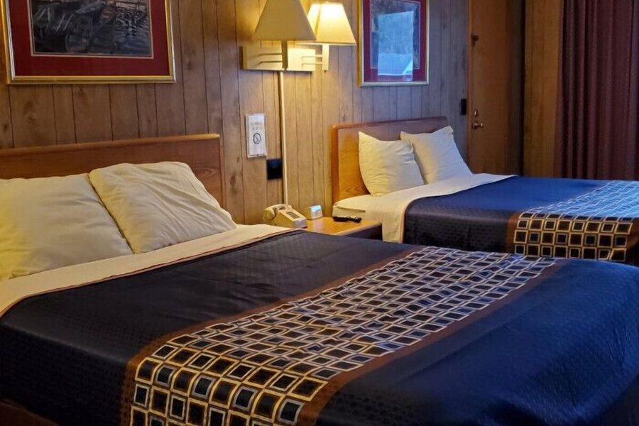 Red Ranch Inn — Guest room