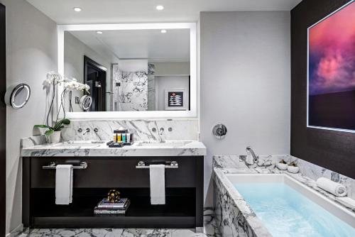 Red Rock Casino Resort Spa Las Vegas Nevada — Bathroom