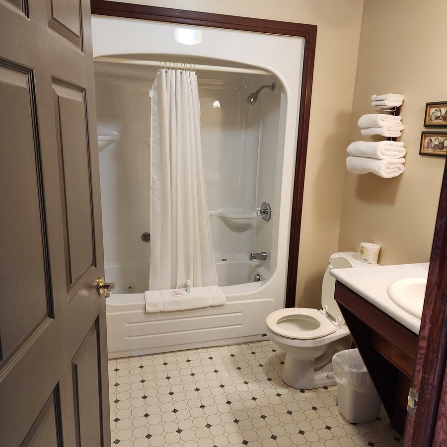 Red Rock Motel — Bathroom