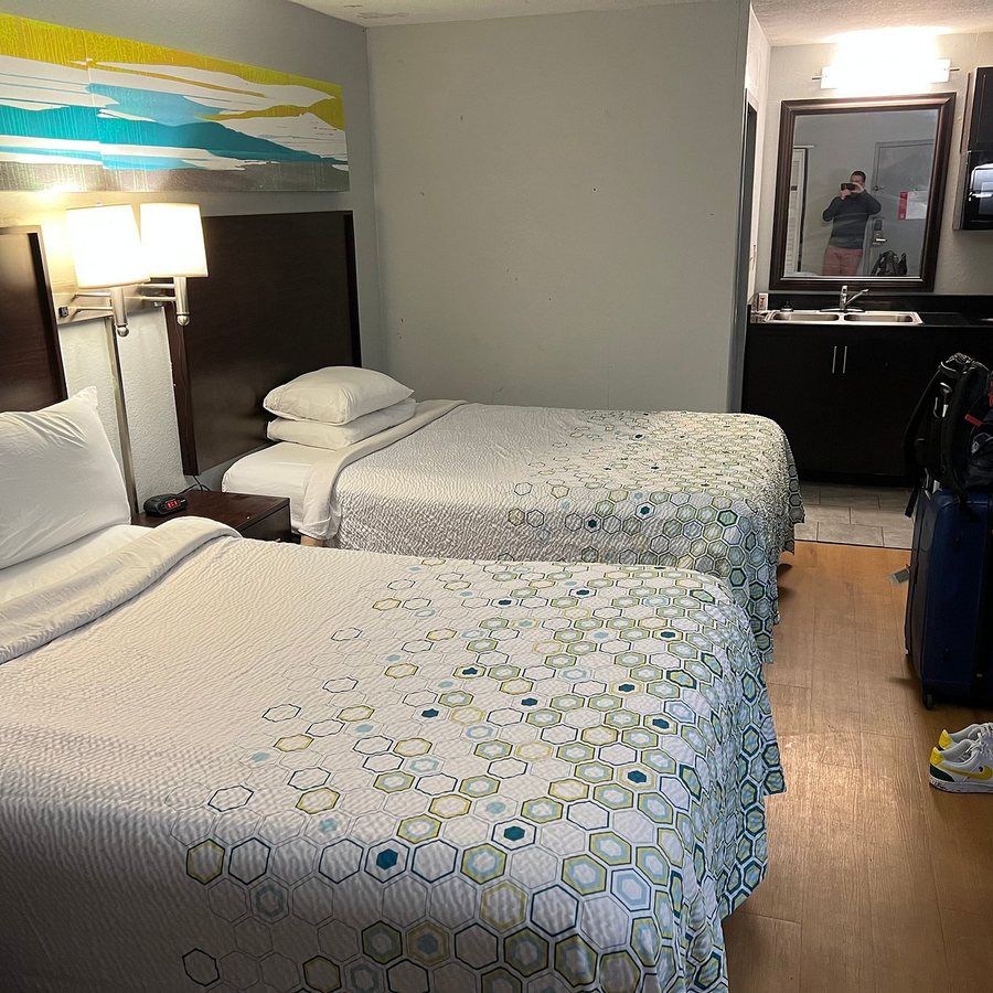 Red Roof Inn Augusta Washington Road — Guest room