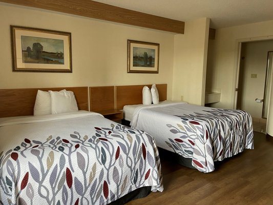 Red Roof Inn Branson — Guest room