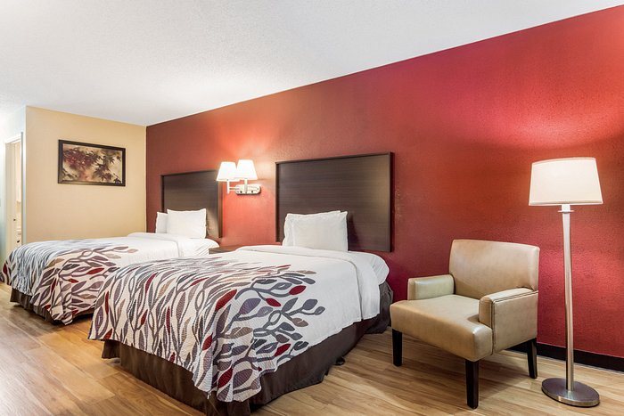 Red Roof Inn Cartersville Emerson LakePoint North — Guest room
