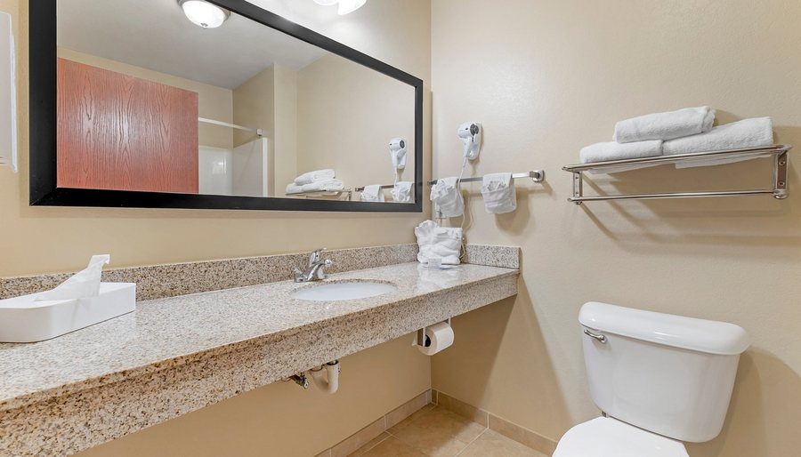 Red Roof Inn Charleston Kanawha City WV — Bathroom