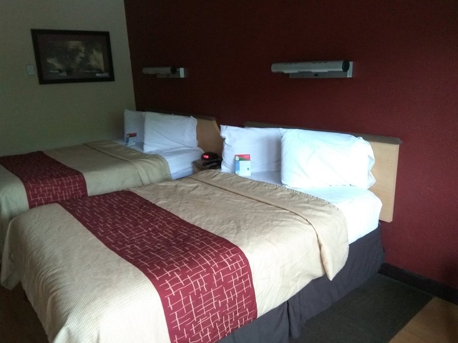 Red Roof Inn Charleston Kanawha City WV — Guest room